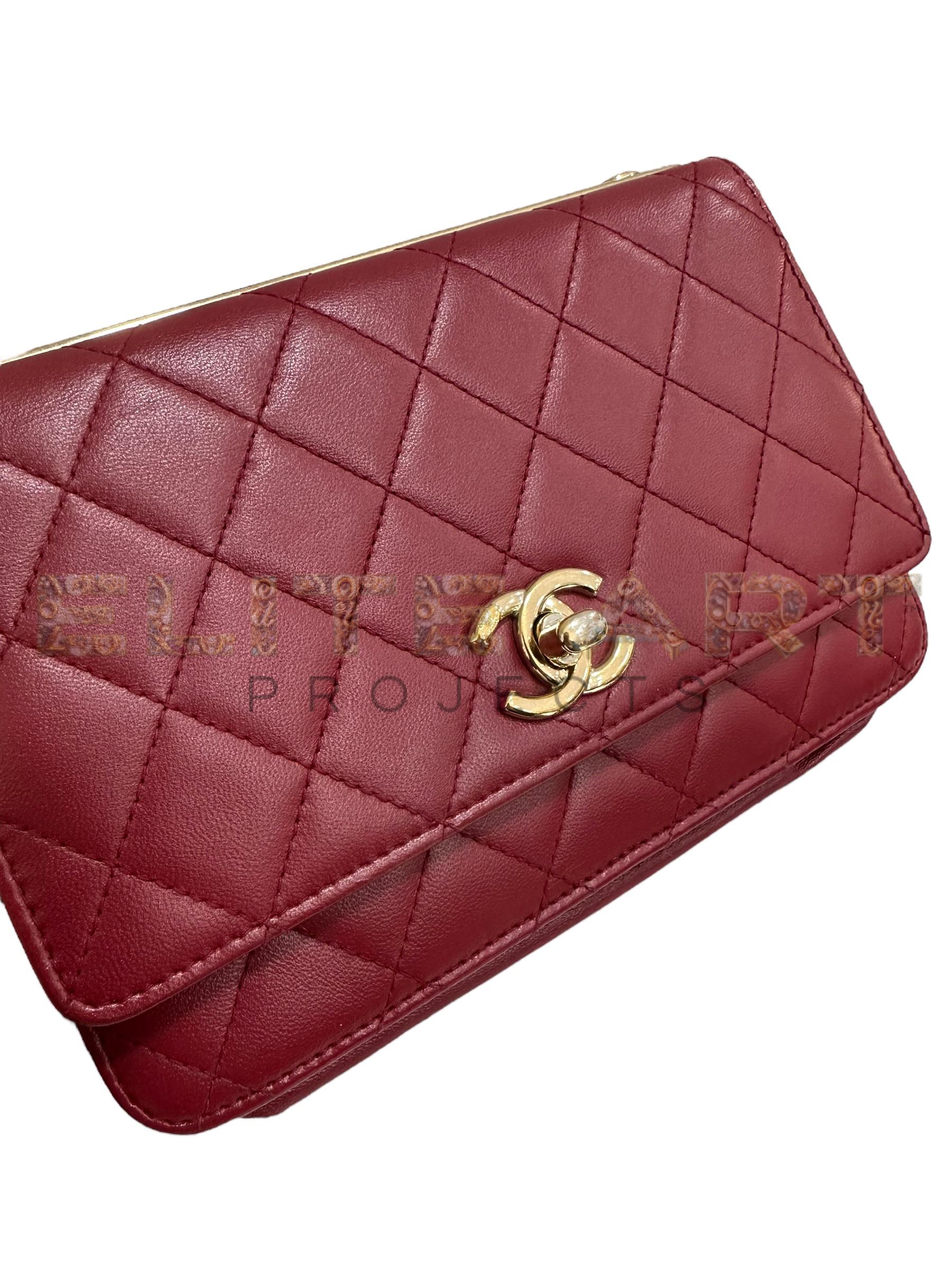 Wallet On Chain bag, red leather, gold inserts, elegance